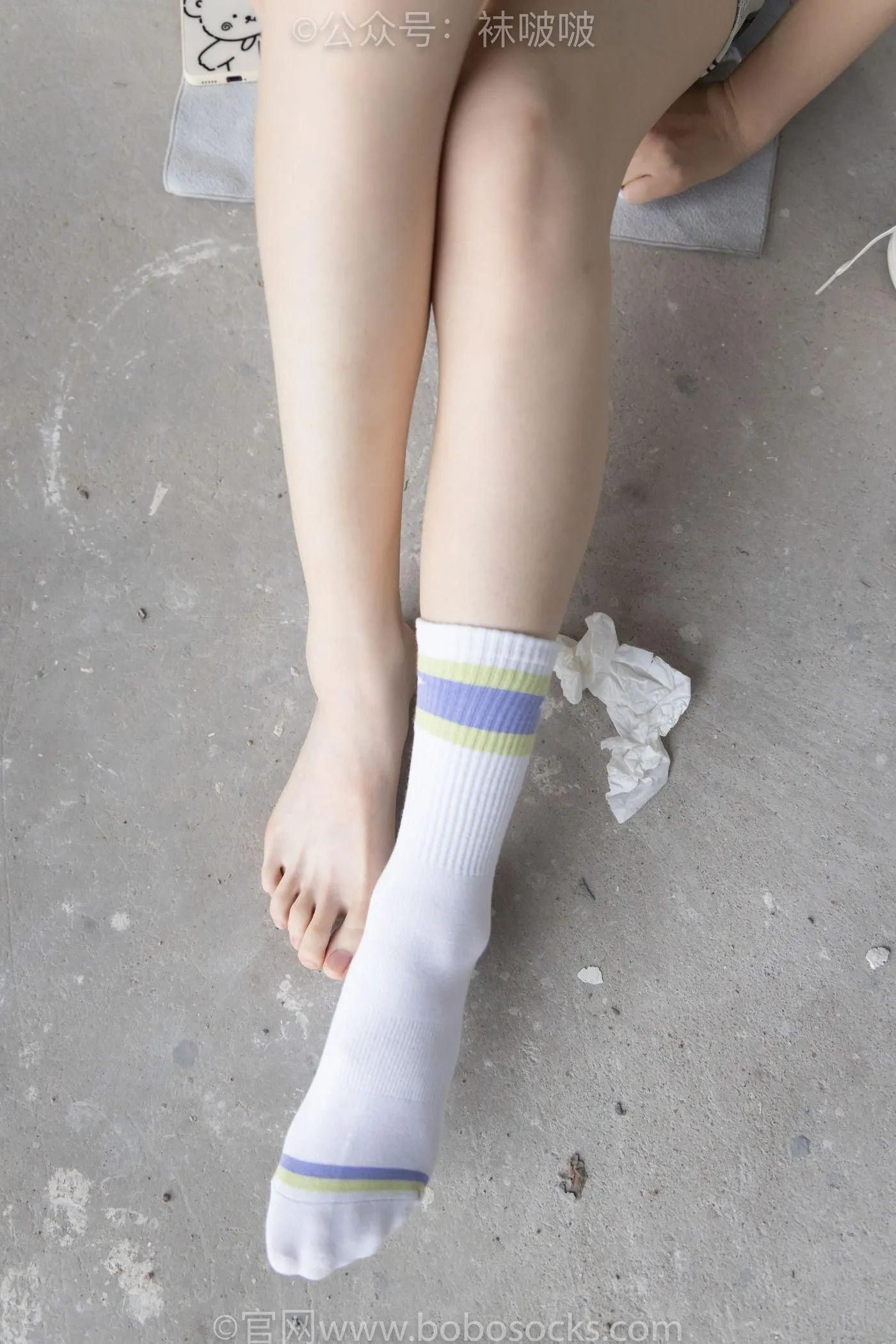 [BoBoSocks袜啵啵]NO.025 熊熊-安踏运动鞋、白色棉袜（踩脏）、裸足 [146P]插图3